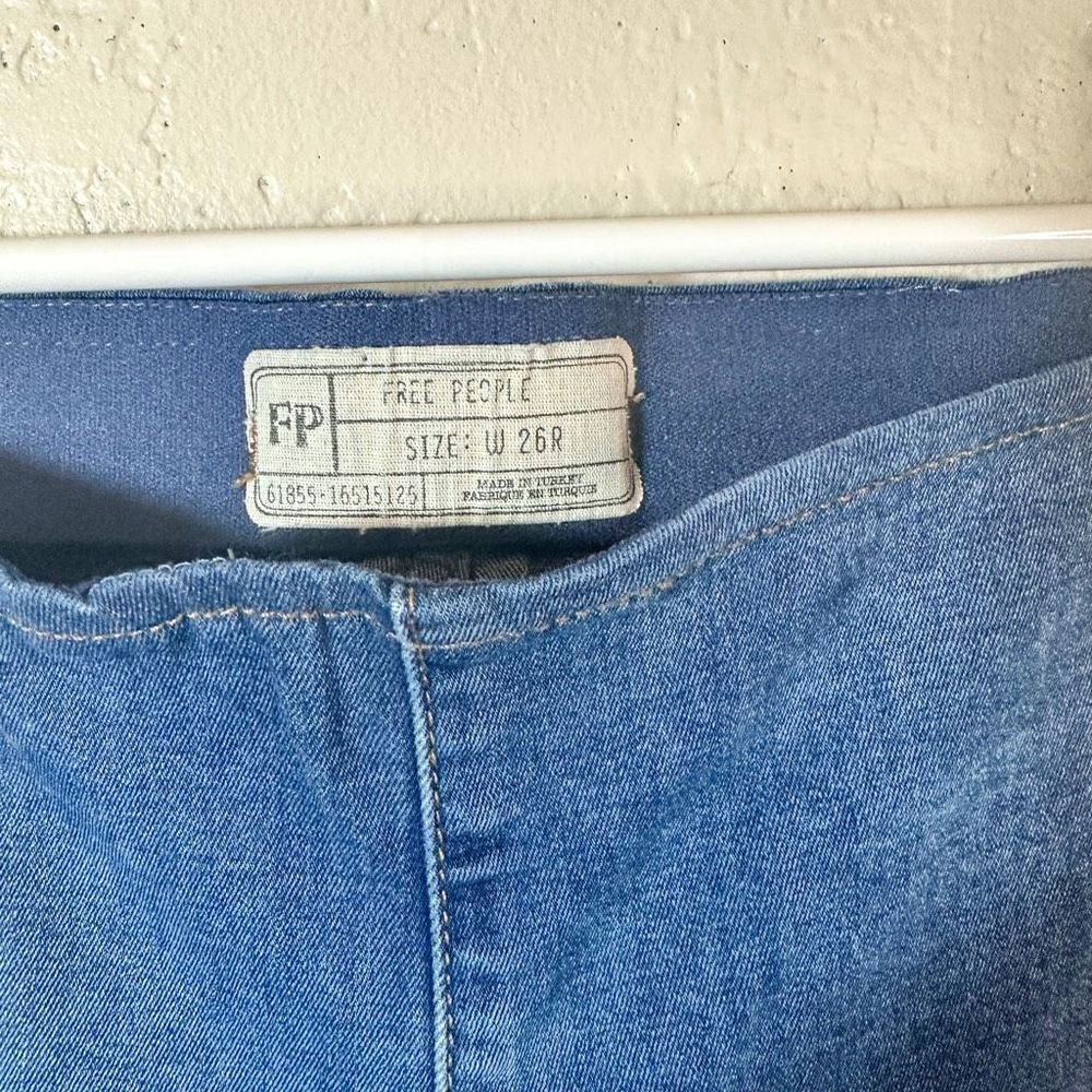 Free People Penny Pull On Denim Flare Jeans Size 26 Wide Leg - Picture 3 of 8